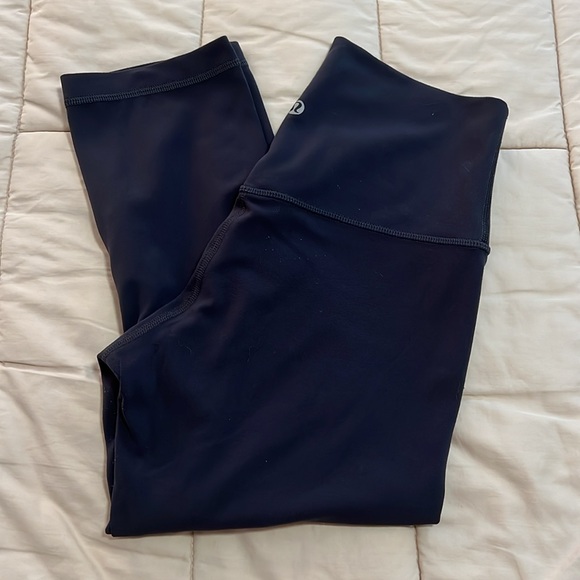 Lululemon align crop leggings size 6 in cool gray color - Picture 4 of 5